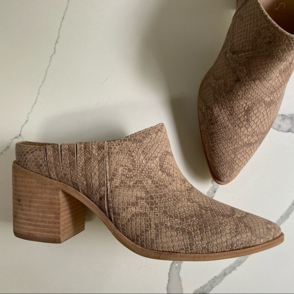 KAANAS Chianti Pointy Toe Snake Mule in Blush